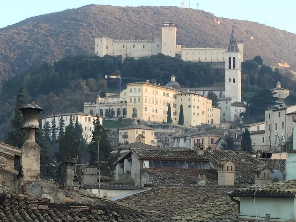 Sotto I Tetti Del Borgo Apartment Сполето Екстериор снимка